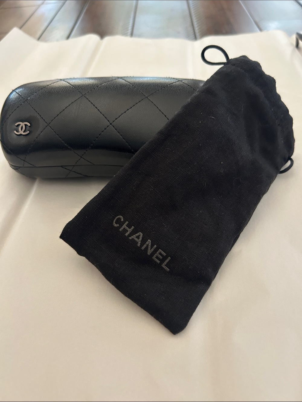 CHANEL polarized black Lens Women's Sunglasses with Chain-Detail Temples with CC - Picture 4 of 10